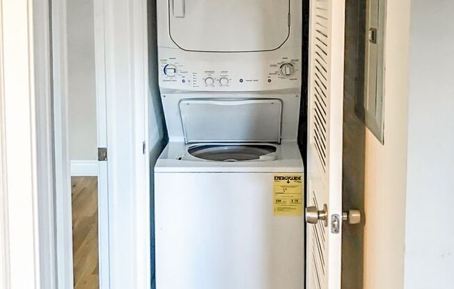 2 beds, 1 bath, 645 sqft, $2,795, Unit 1216WAV2