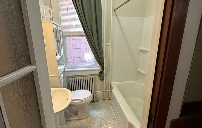 1 bed, 1 bath, $1,075