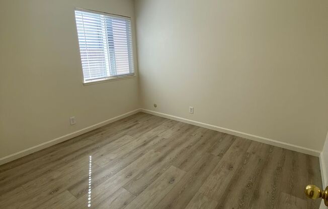 2 beds, 1 bath, 800 sqft, $2,150, Unit B