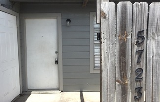 5723 Crestmore - 2/Bed 2/Bath - $1050/month