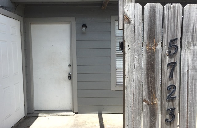 5723 Crestmore - 2/Bed 2/Bath - $1050/month