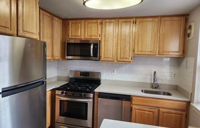 2 beds, 1 bath, 897 sqft, $2,275, Unit A-23