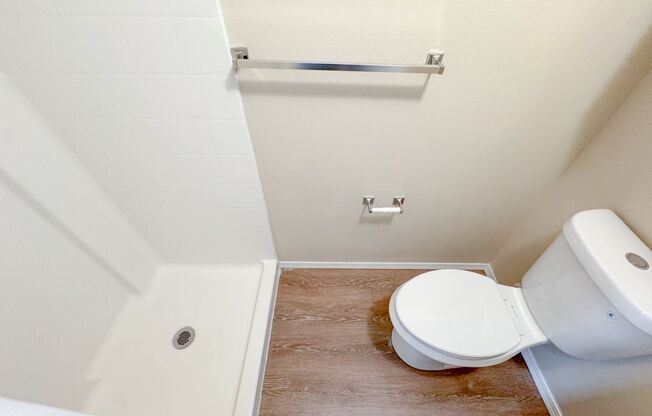 Studio, 1 bath, 150 sqft, $995, Unit 1F
