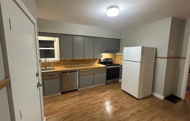 2 beds, 1 bath, 1,000 sqft, $2,400, Unit 2