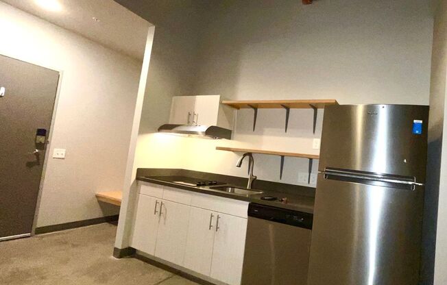Studio, 1 bath, 651 sqft, $1,355, Unit B01