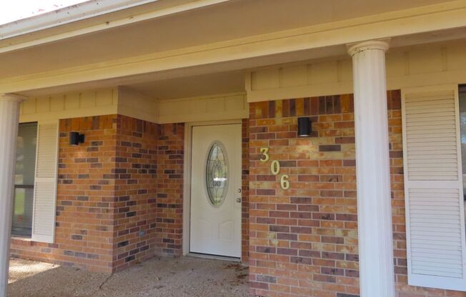 Whitehouse ISD! Spacious 3 Bedroom, 2 Bath Home