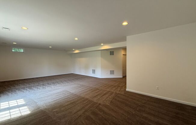 Spacious House in Mays Quarter