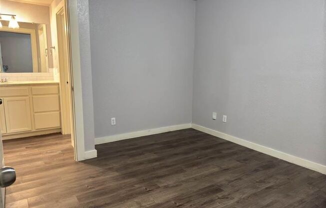 1 bed, 1 bath, 875 sqft, $950, Unit 9