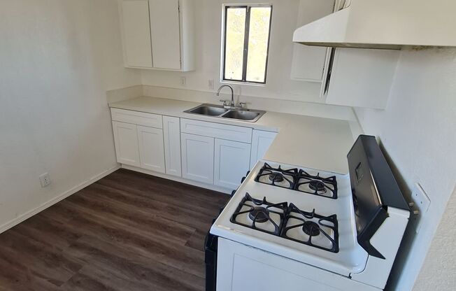 2 beds, 1 bath, 762 sqft, $1,300