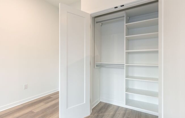 Studio, 1 bath, 550 sqft, $1,315, Unit 403