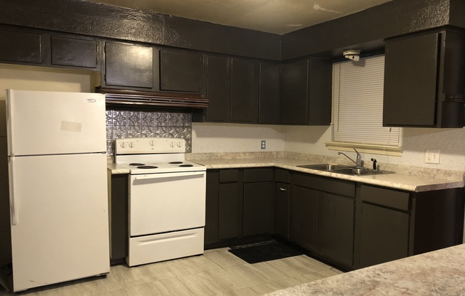 3BR/2BATH very close to LSU!