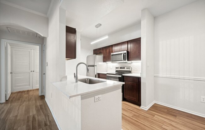 Welcome to Colonnade at Willow Bend