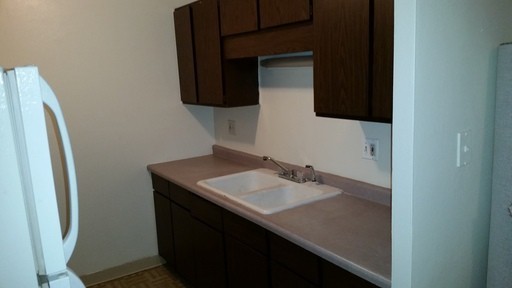 3 beds, 1 bath, $1,095, Unit 3