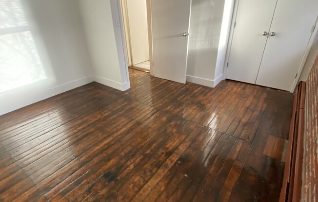 2 beds, 1 bath, 1,100 sqft, $4,300, Unit W112