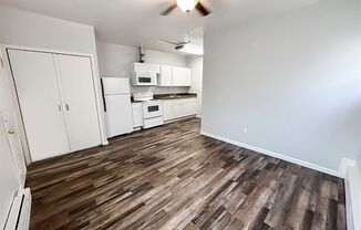 1 bed, 1 bath, $900, Unit B