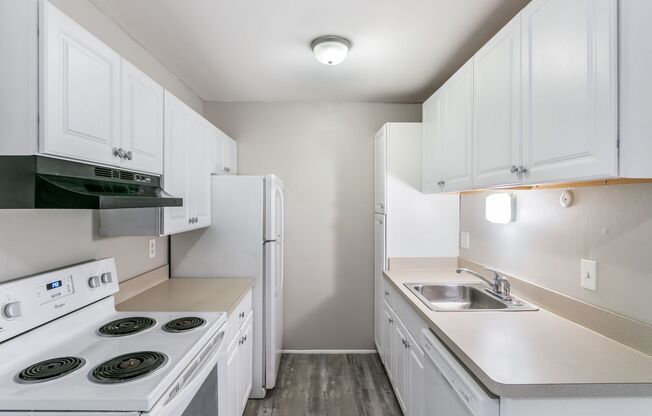 2 beds, 1 bath, 938 sqft, $1,400, Unit 21880 Coolidge - 203