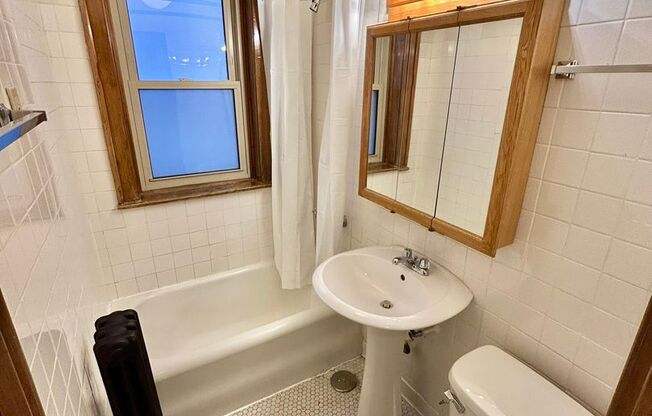 1 bed, 1 bath, 425 sqft, $1,865, Unit 233-220