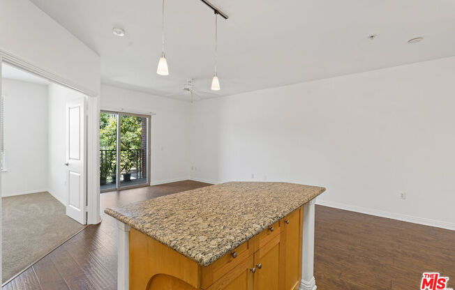 1 bed, 1 bath, 910 sqft, $2,900, Unit 355