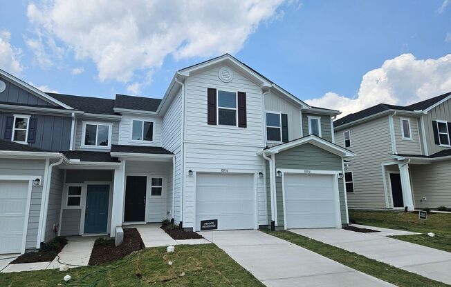 New Construction! Stunning 3Br 2.5Ba in Richland Reserves! Available Now!