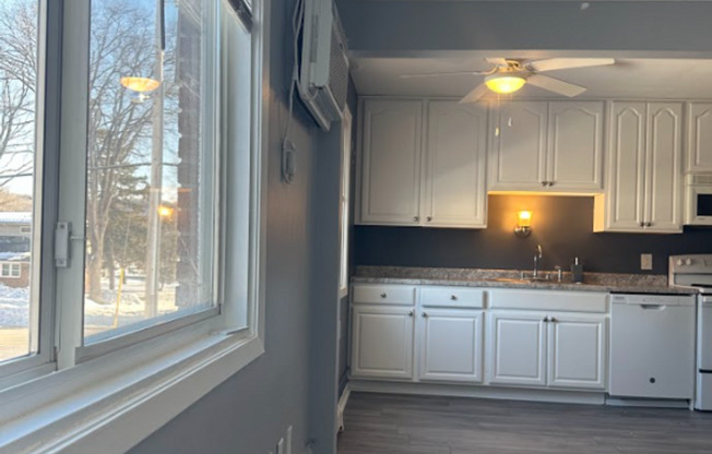 2 beds, 1 bath, 750 sqft, $1,349, Unit 1624-12