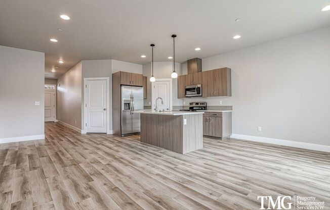 3 beds, 2.5 baths, 1,725 sqft, $2,795, Unit 1301