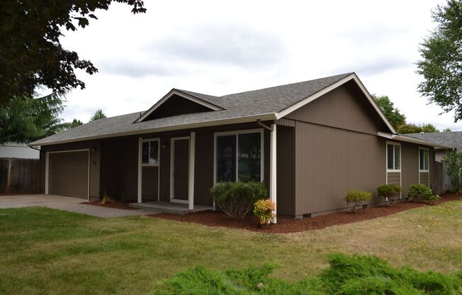 3 BEDROOM 2 BATH SINGLE LEVEL HOUSE LOCATED IN SOUTH SALEM