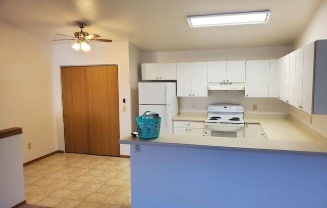 2 beds, 1 bath, 850 sqft, $1,269, Unit PL   7308