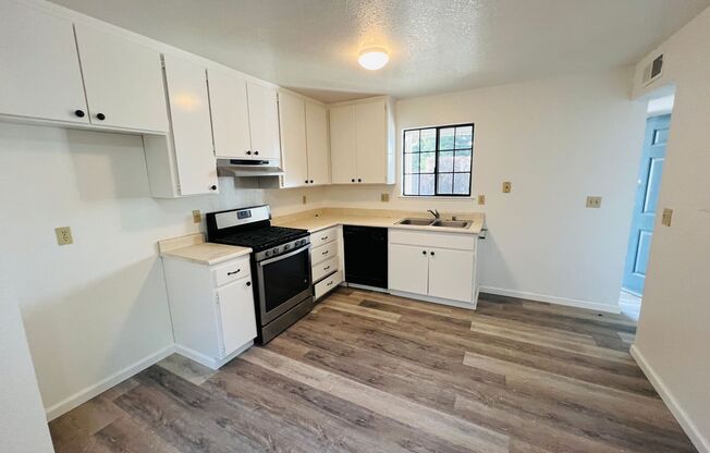 $250 off the 1st months rent -  Apartment in Old Town Elk Grove