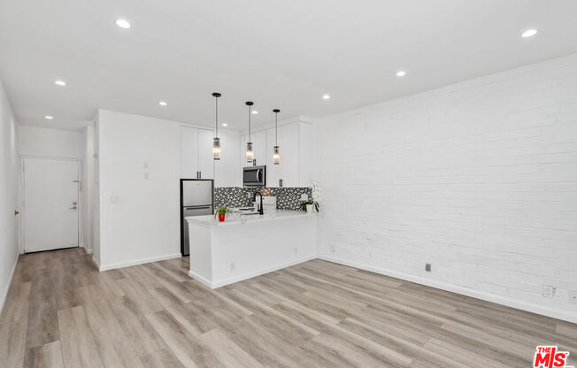 Studio, 1 bath, 403 sqft, $2,499, Unit 217