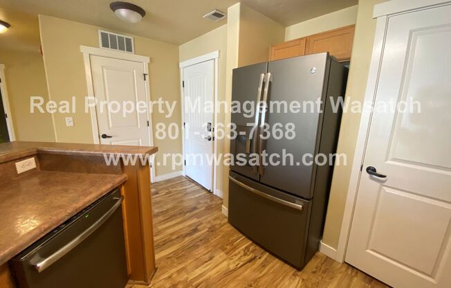 Check Out This Beautiful 2 Bedroom 2 bathroom Apartment in Murray!