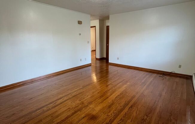 2 beds, 1 bath, 903 sqft, $1,290, Unit E-6