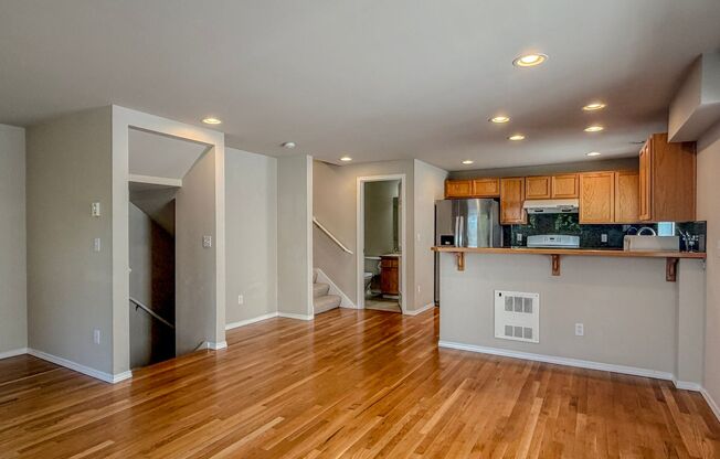 3bd/2bth North Green Lake Townhome, $3,150/mo.