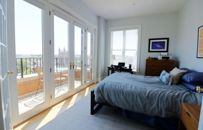 2 beds, 2 baths, 1,043 sqft, $5,495, Unit 703