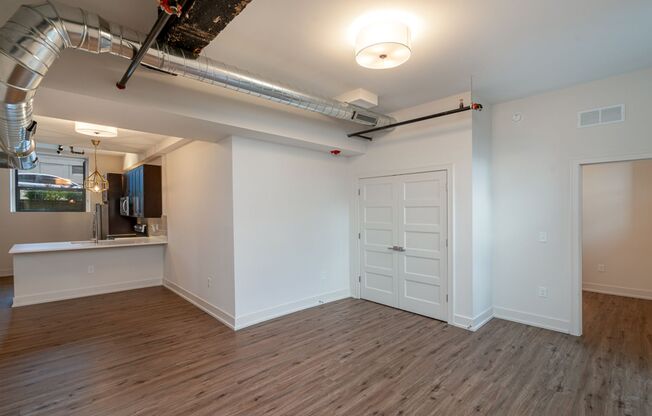 2 beds, 2 baths, $2,084, Unit 875 Michigan Ave Apt. 103