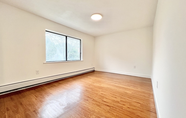 1 bed, 1 bath, 900 sqft, $1,990, Unit 4