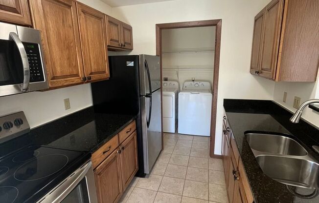 2 beds, 1 bath, 950 sqft, $1,750, Unit 7646CB