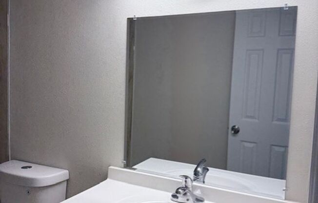 2 beds, 1.5 baths, 900 sqft, $1,425, Unit 211