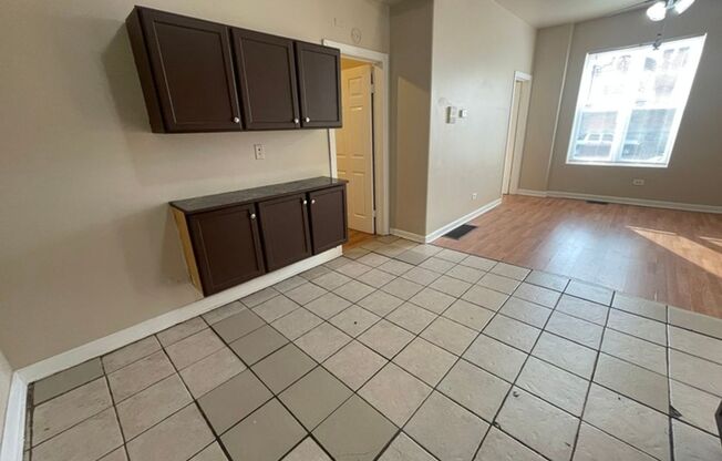 2 beds, 1 bath, $950, Unit 1022 # 1E