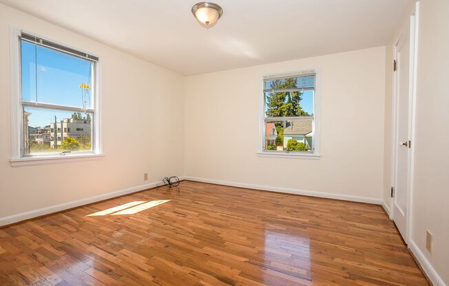 3241 - 3243 NW Market