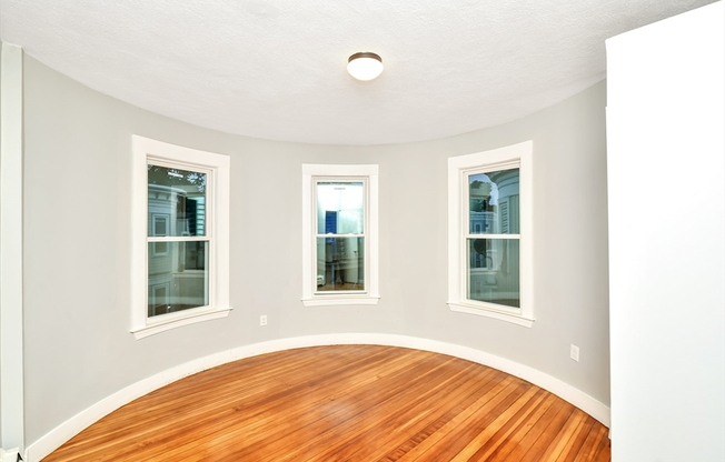8 SUMNER SQ