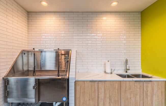 2 beds, 2 baths, 1,098 sqft, $1,630, Unit 422