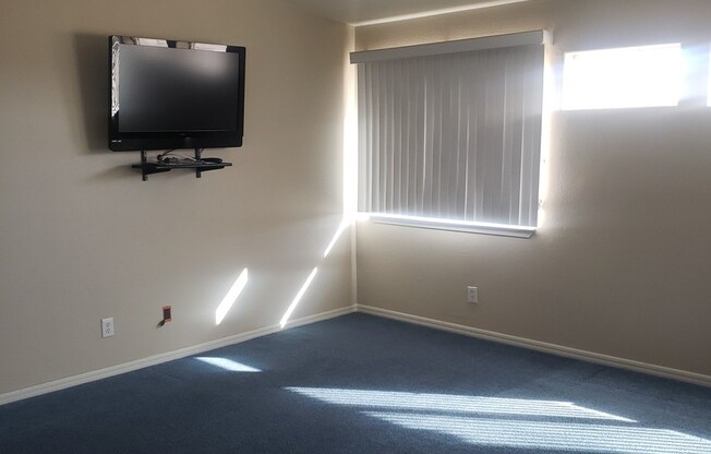 3 bd 2 bath Golf Course Living