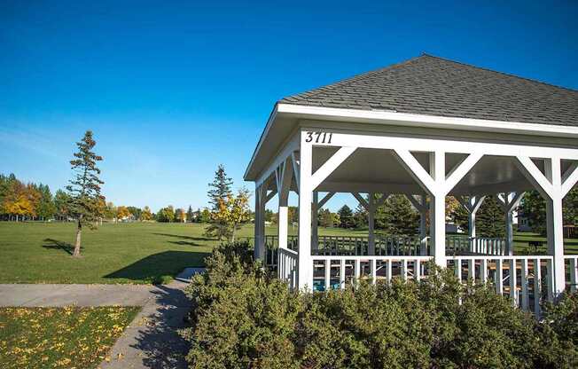 A gazebo surrounded by greenery. Fargo, ND Stonebridge Apartments