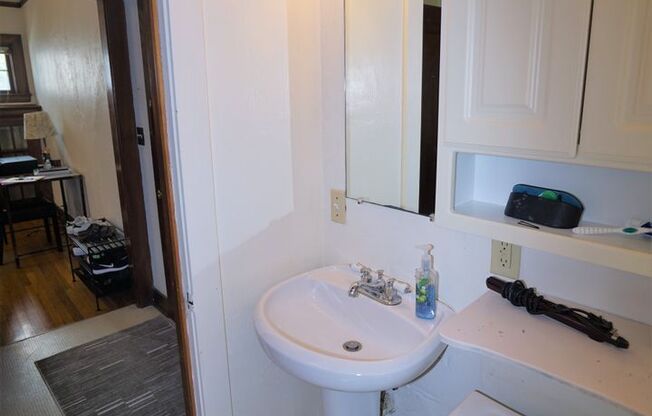 1 bed, 1 bath, $1,025, Unit 2