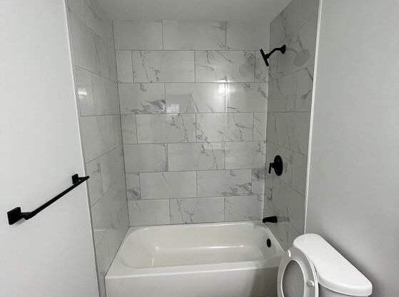 2 beds, 1 bath, 850 sqft, $2,350, Unit 28