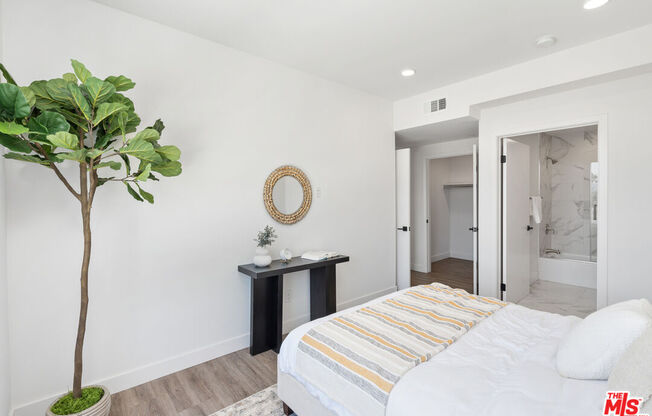 6144 WHITSETT AVE