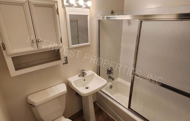 2 beds, 1 bath, $2,195