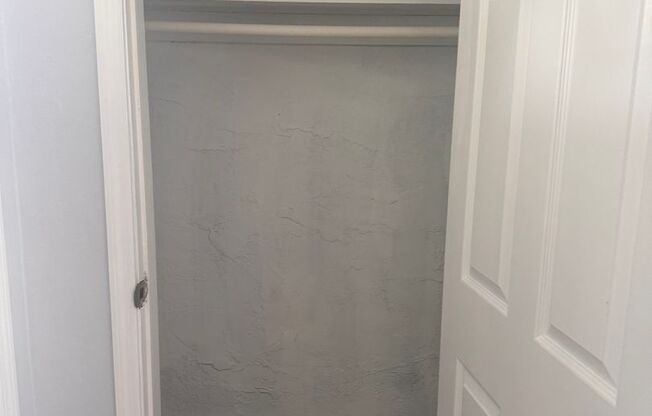 Renovated 2/2 available now !