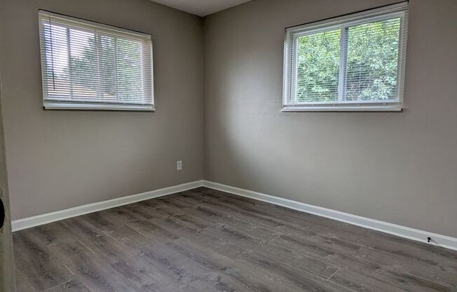 Beautiful, Fully Renovated 2 Bedroom in North County - IN UNIT Washer/Dryer