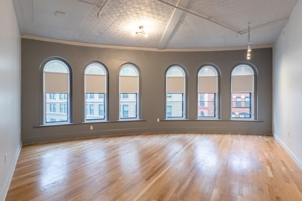 2 beds, 1 bath, 877 sqft, $2,600, Unit 201